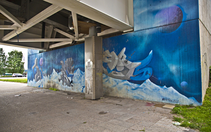 Kuokkalan sillan Lutakon pään alla on Cons Crewn vuonna 2002 maalaama graffiti